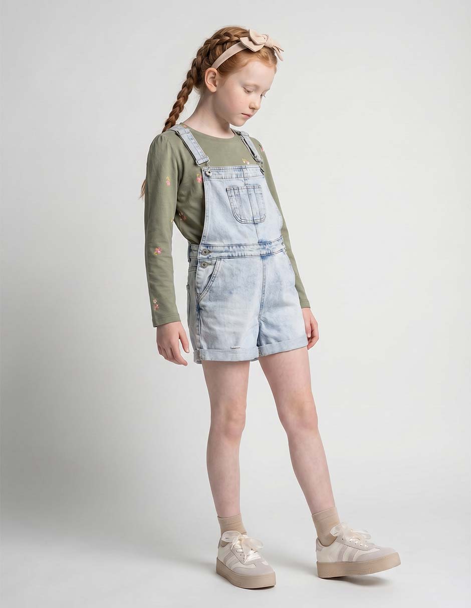 Jumpsuit atemporal de mezclilla para niña