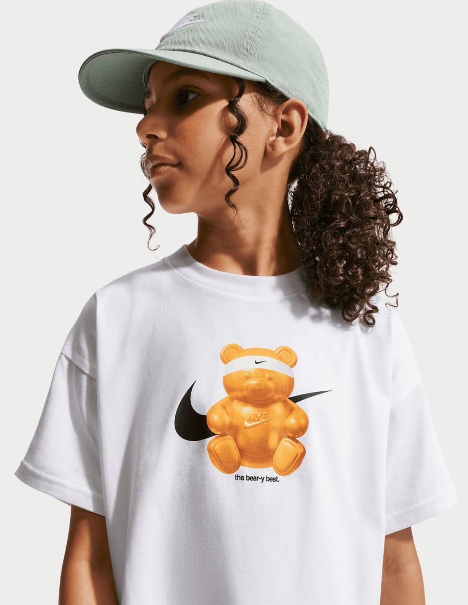 Playera nike g nsw tee oc boxy bear manga corta para niño