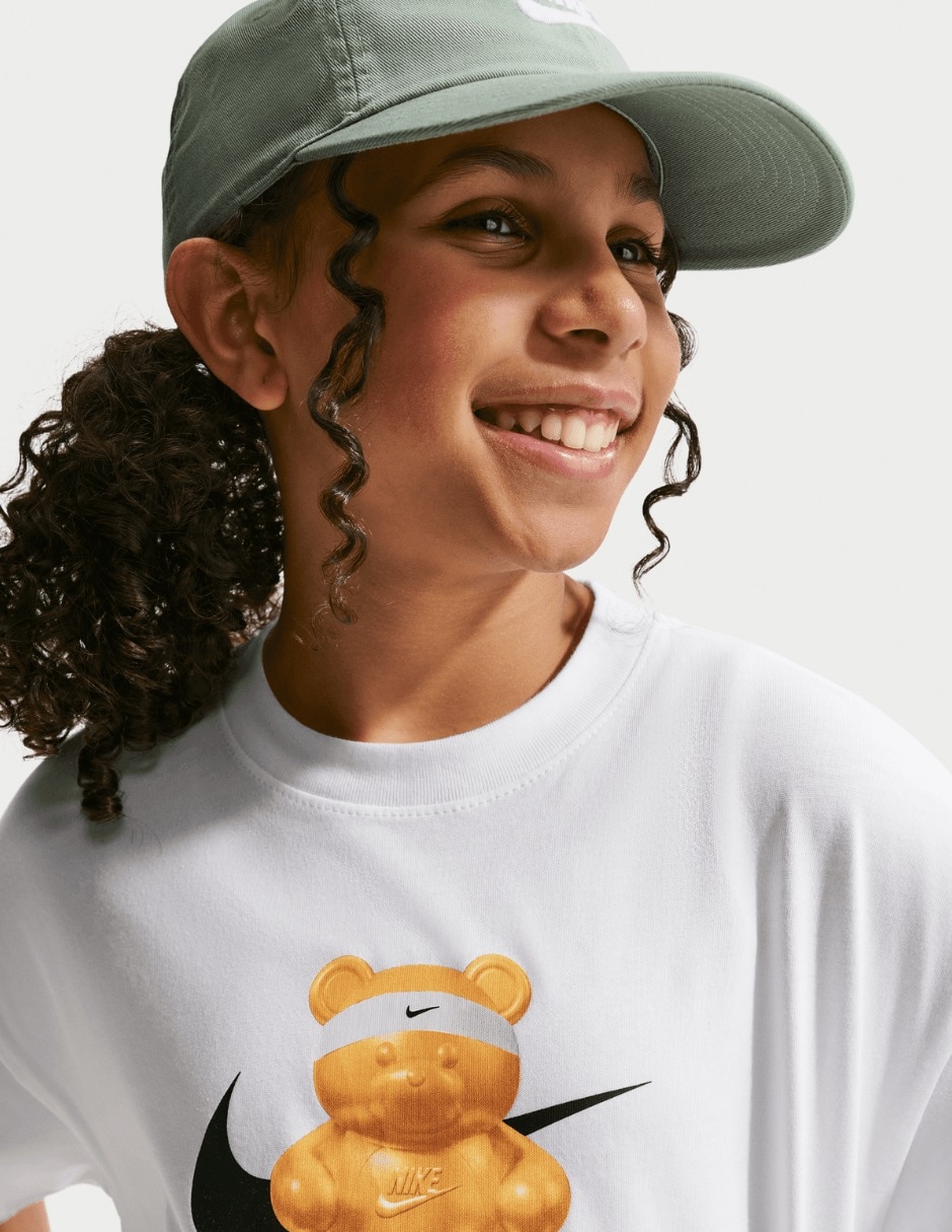 Playera nike g nsw tee oc boxy bear manga corta para niño