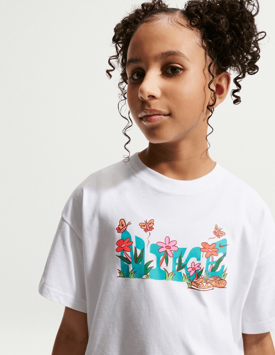 Playera nike g nsw tee oc boxy camp manga corta para niño