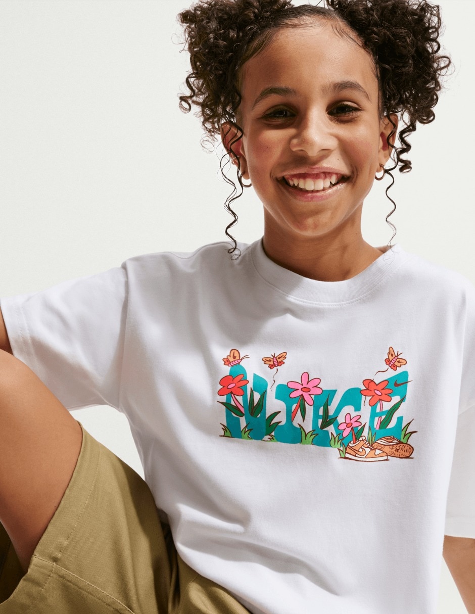 Playera nike g nsw tee oc boxy camp manga corta para niño
