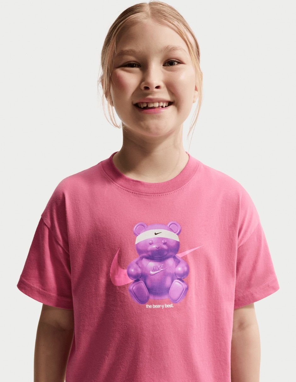 Playera nike g nsw tee oc boxy bear manga corta para niño