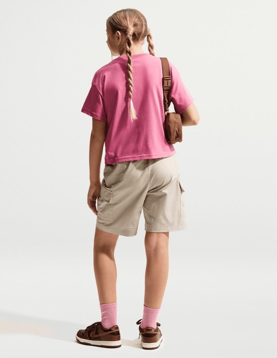 Playera nike g nsw tee oc boxy camp manga corta para niño