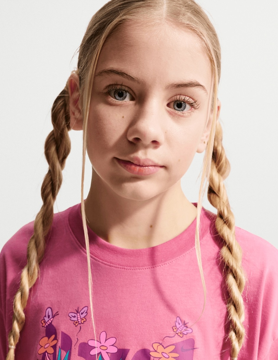 Playera nike g nsw tee oc boxy camp manga corta para niño